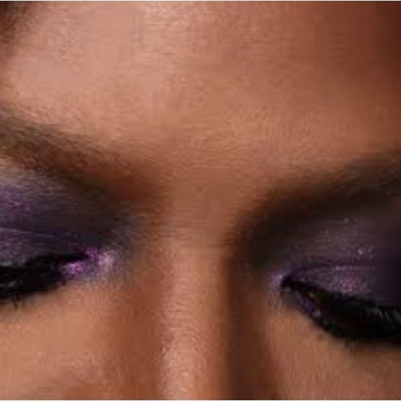 Cosmetics by Glam Angel - Lipgloss & Eyeshadow Set. - Picture 7 of 7